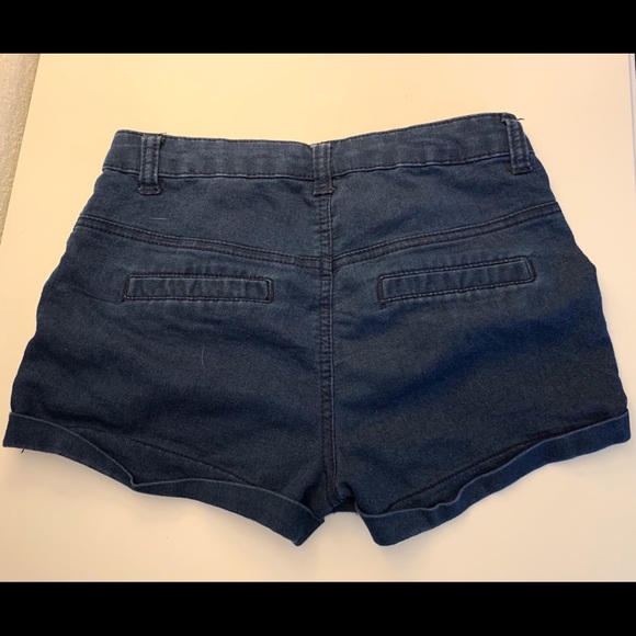 High waisted shorts - Picture 2 of 2